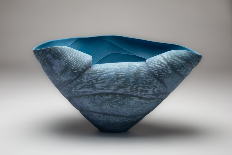 Breaking Waves| 2023 | 39 x 33 x 25.5 cm I XVI International Biennial of Artistic Ceramics of Aveiro